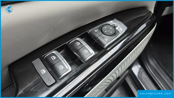KIA CARNIVAL GASOLINE 7-SEATER NOBLESSE