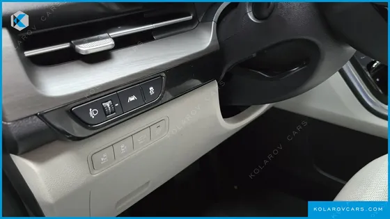 KIA CARNIVAL GASOLINE 7-SEATER NOBLESSE
