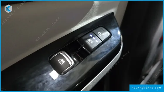 KIA CARNIVAL GASOLINE 7-SEATER NOBLESSE