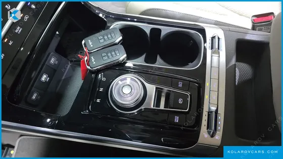 KIA CARNIVAL GASOLINE 11-SEATER SIGNATURE