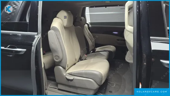 KIA CARNIVAL GASOLINE 11-SEATER SIGNATURE