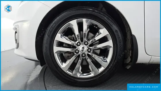 KIA CARNIVAL 9-SEATER NOBLESSE