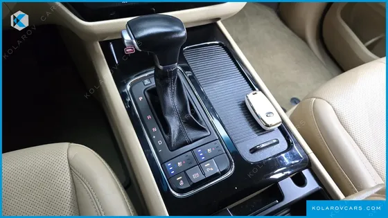 KIA CARNIVAL 9-SEATER NOBLESSE