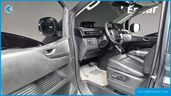 HYUNDAI STARIA CARGO 5-SEATER