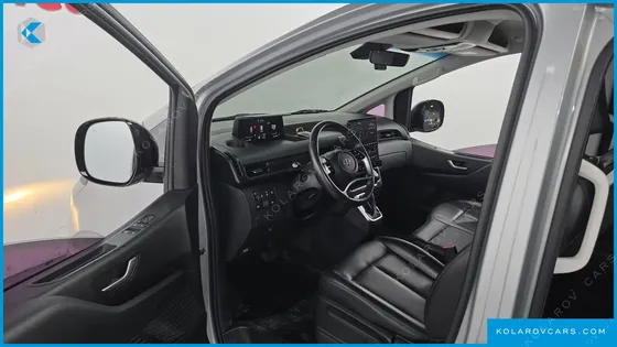 HYUNDAI STARIA 4WD TOURER 9-SEATER