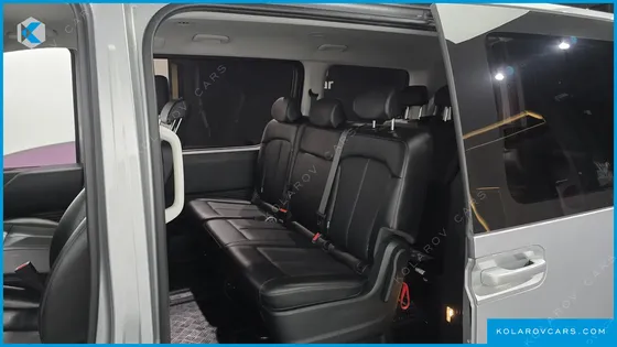 HYUNDAI STARIA 4WD TOURER 9-SEATER