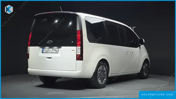 HYUNDAI STARIA 4WD TOURER 9-SEATER