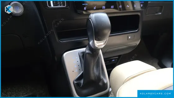 HYUNDAI STARIA 4WD TOURER 9-SEATER