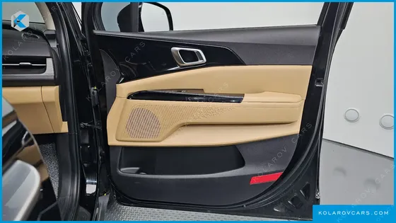 KIA CARNIVAL DIESEL 9-SEATER NOBLESSE