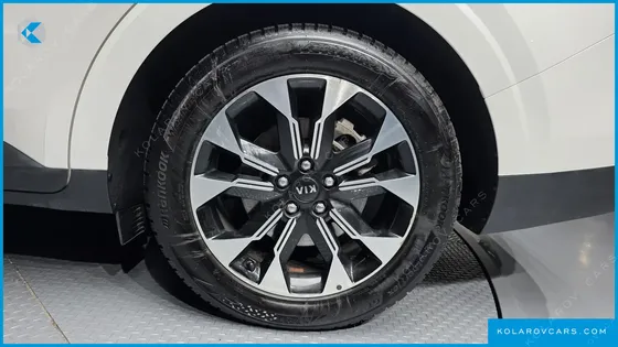 KIA CARNIVAL GASOLINE 9-SEATER NOBLESSE