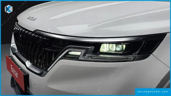 KIA CARNIVAL GASOLINE 9-SEATER NOBLESSE