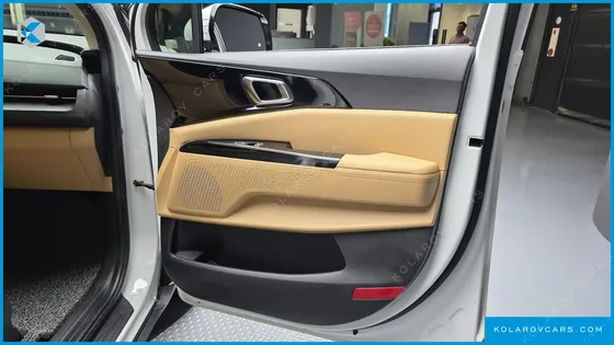 KIA CARNIVAL GASOLINE 9-SEATER NOBLESSE