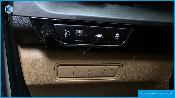 KIA CARNIVAL GASOLINE 9-SEATER NOBLESSE