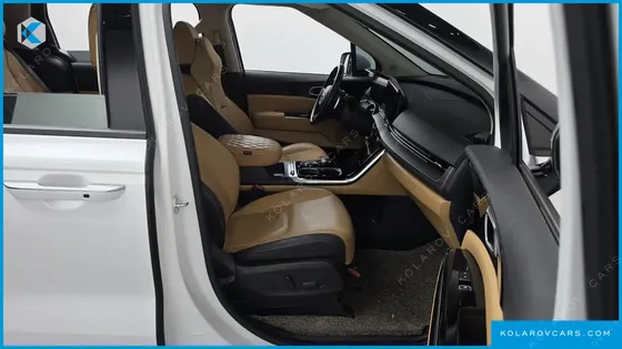 KIA CARNIVAL GASOLINE 7-SEATER NOBLESSE