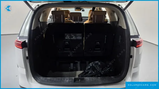 KIA CARNIVAL GASOLINE 7-SEATER NOBLESSE