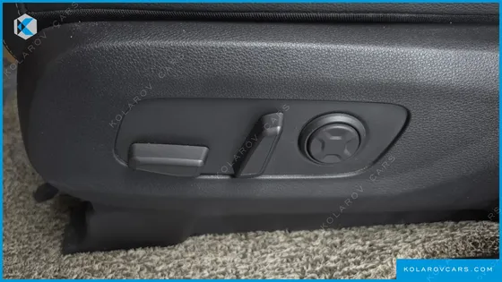 KIA CARNIVAL GASOLINE 7-SEATER NOBLESSE