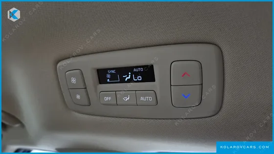 KIA CARNIVAL GASOLINE 7-SEATER NOBLESSE