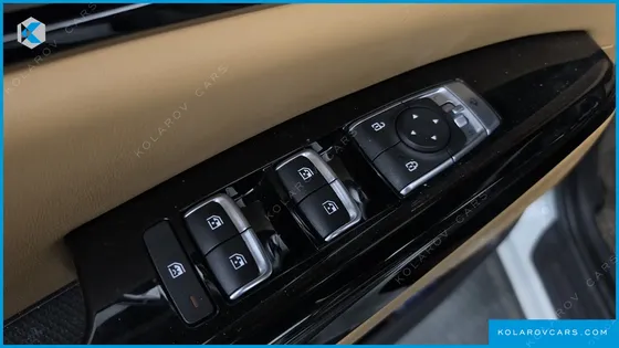 KIA CARNIVAL GASOLINE 7-SEATER NOBLESSE