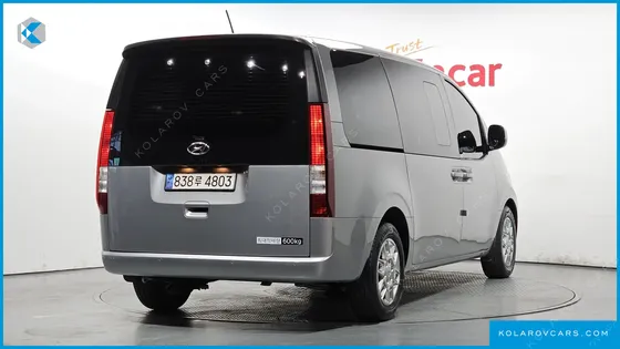 HYUNDAI STARIA CARGO 5-SEATER