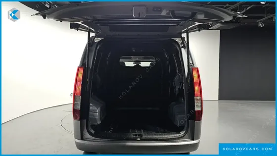 HYUNDAI STARIA CARGO 5-SEATER