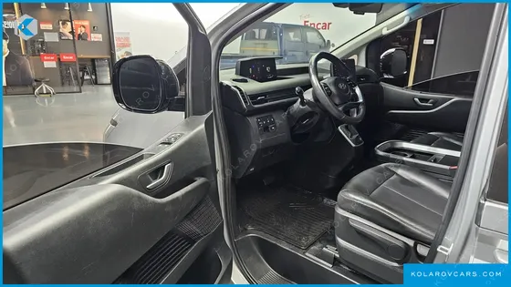 HYUNDAI STARIA CARGO 5-SEATER