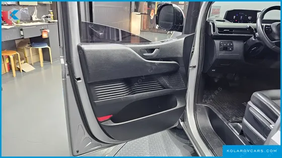 HYUNDAI STARIA CARGO 5-SEATER