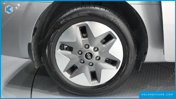 HYUNDAI STARIA 4WD TOURER 11-SEATER