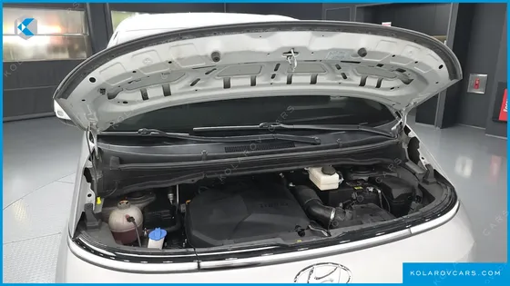 HYUNDAI STARIA 4WD TOURER 11-SEATER