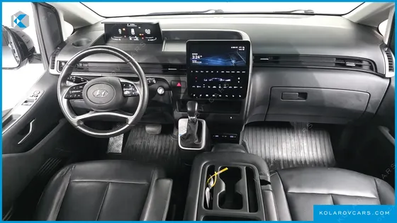 HYUNDAI STARIA 4WD TOURER 11-SEATER