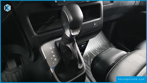 HYUNDAI STARIA 4WD TOURER 11-SEATER