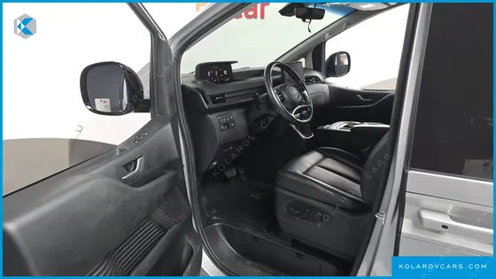 HYUNDAI STARIA 4WD TOURER 11-SEATER