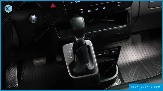 HYUNDAI STARIA TOURER 11-SEATER