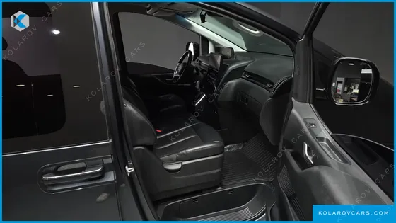 HYUNDAI STARIA TOURER 11-SEATER