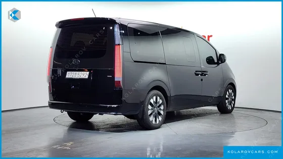 HYUNDAI STARIA LOUNGE 9-SEATER