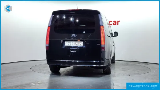 HYUNDAI STARIA LOUNGE 9-SEATER
