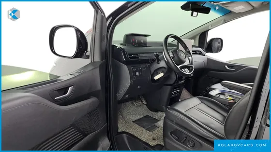 HYUNDAI STARIA LOUNGE 9-SEATER
