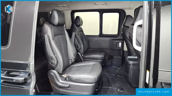HYUNDAI STARIA LOUNGE 9-SEATER