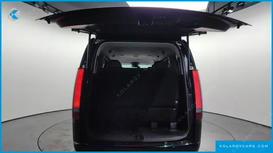 HYUNDAI STARIA LOUNGE 9-SEATER