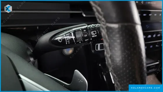 HYUNDAI STARIA LOUNGE 9-SEATER