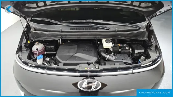 HYUNDAI STARIA 4WD TOURER 11-SEATER