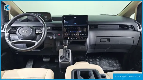 HYUNDAI STARIA 4WD TOURER 11-SEATER
