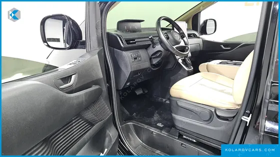 HYUNDAI STARIA 4WD TOURER 11-SEATER