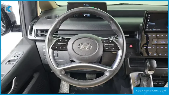 HYUNDAI STARIA 4WD TOURER 11-SEATER