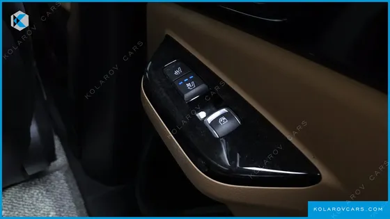 KIA CARNIVAL DIESEL 7-SEATER SIGNATURE