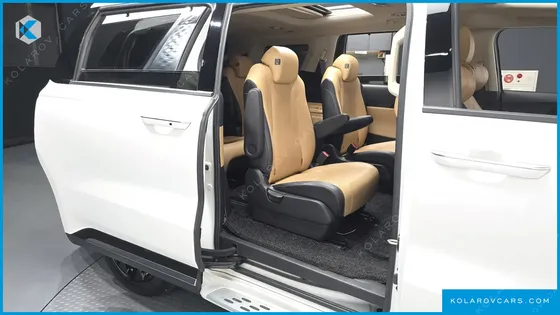 KIA CARNIVAL DIESEL 9-SEATER SIGNATURE