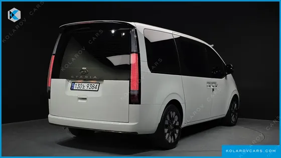 HYUNDAI STARIA LOUNGE 9-SEATER
