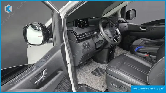 HYUNDAI STARIA LOUNGE 9-SEATER