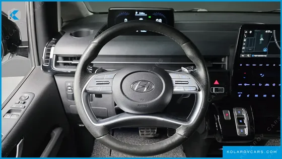 HYUNDAI STARIA LOUNGE 9-SEATER