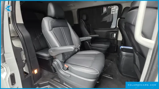 HYUNDAI STARIA LOUNGE 9-SEATER