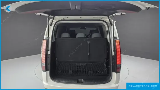 HYUNDAI STARIA LOUNGE 9-SEATER